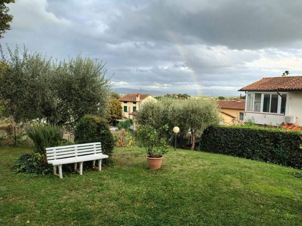 casa indipendente in vendita a Carmignano
