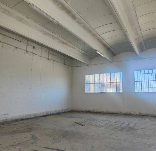 locale commerciale in vendita a Carmignano