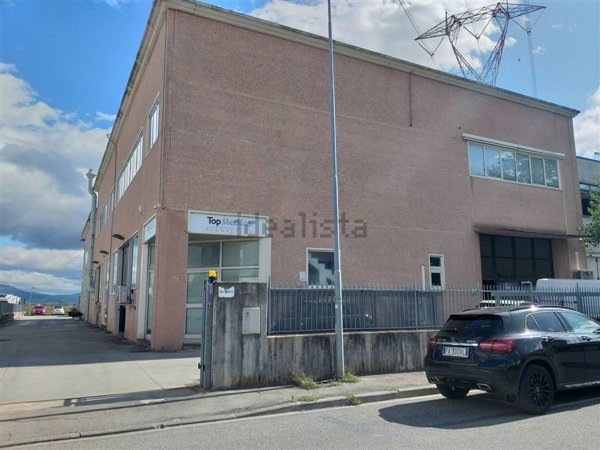 capannone in vendita a Carmignano