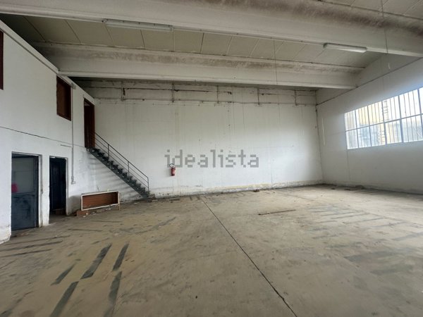 locale di sgombero in vendita a Carmignano