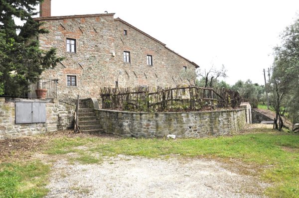 casale in vendita a Carmignano