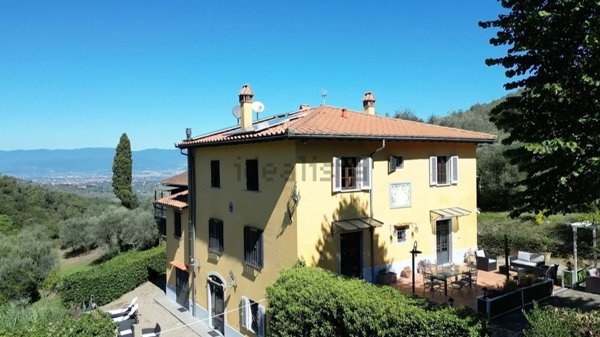 casa indipendente in vendita a Carmignano