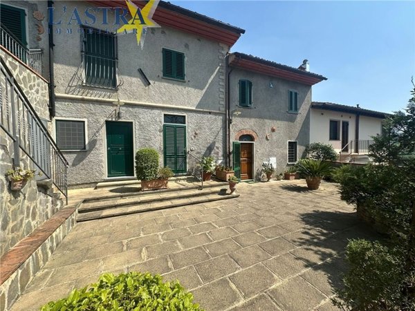 casale in vendita a Carmignano