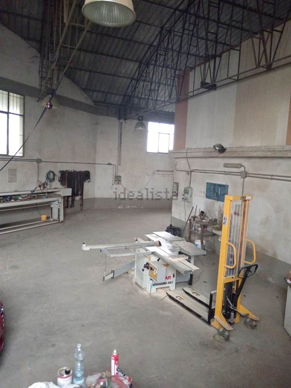 capannone in vendita a Carmignano