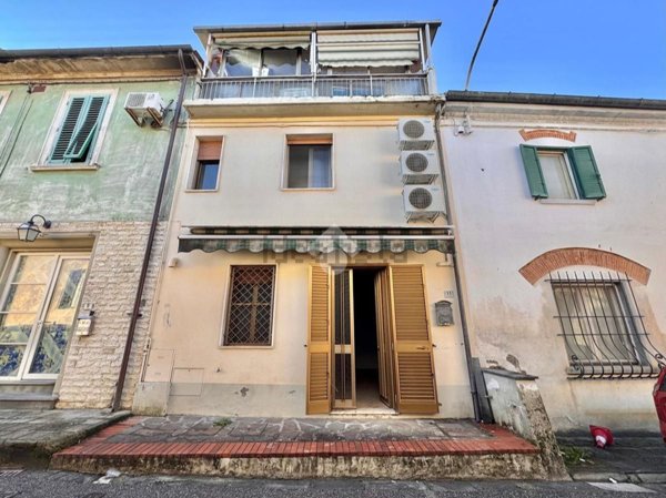 casa indipendente in vendita a Carmignano