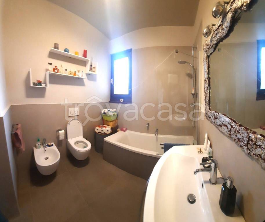 casa indipendente in vendita a Carmignano