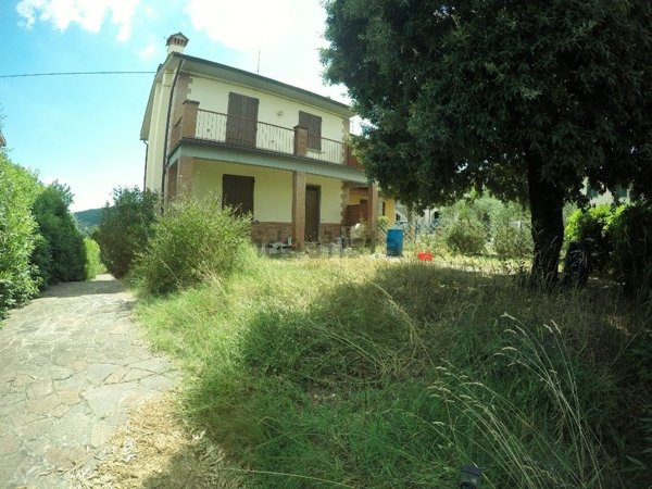 casa indipendente in vendita a Carmignano