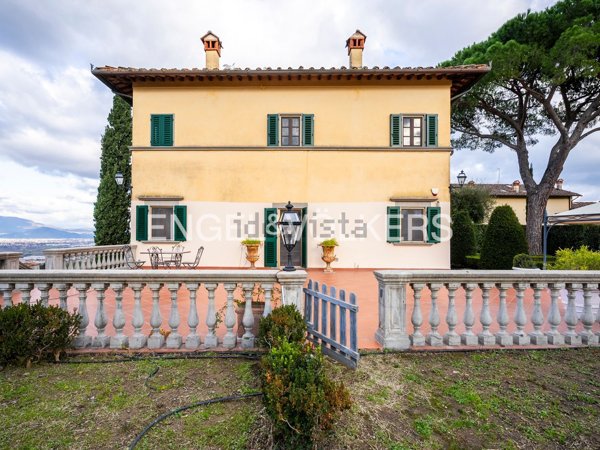 casa indipendente in vendita a Carmignano