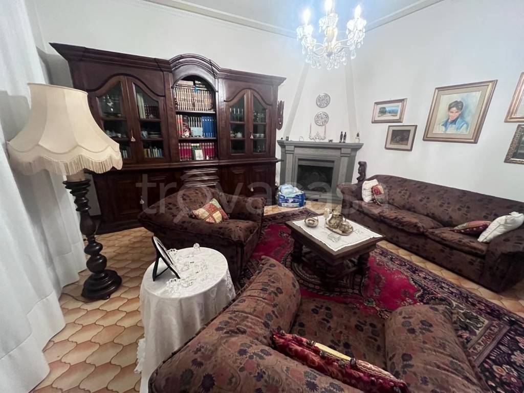 casa indipendente in vendita a Carmignano