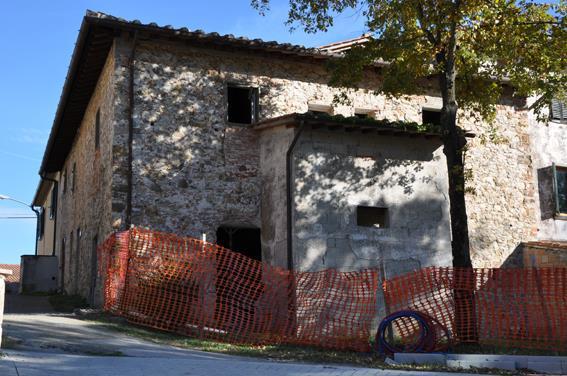 casa indipendente in vendita a Carmignano