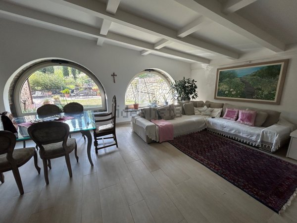 casa indipendente in vendita a Carmignano