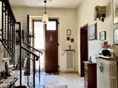 casa indipendente in vendita a Carmignano