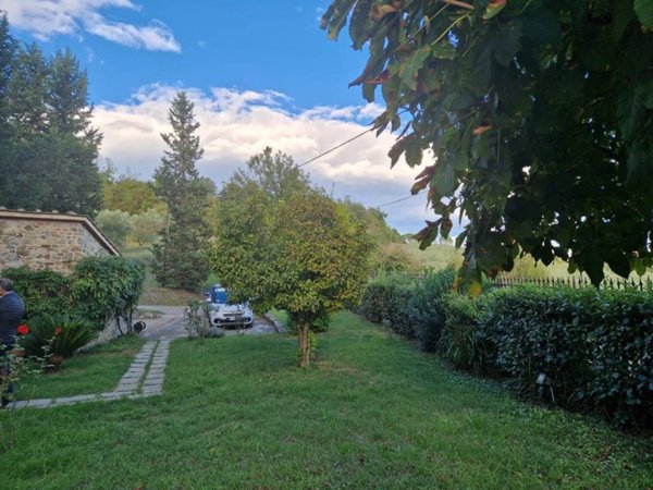 casa indipendente in vendita a Carmignano