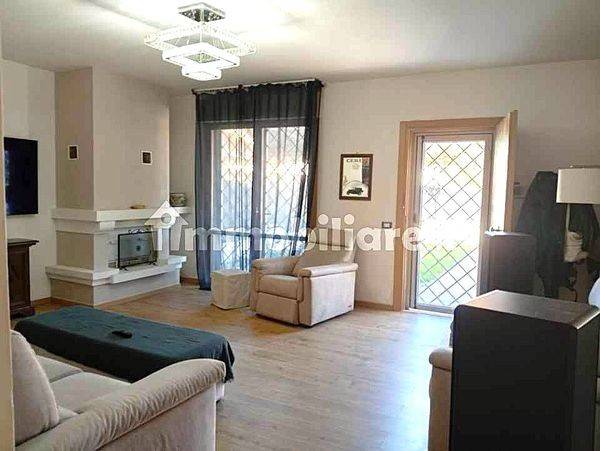 casa indipendente in vendita a Carmignano