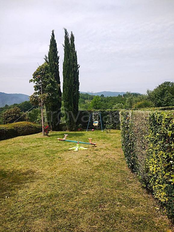 casa indipendente in vendita a Carmignano