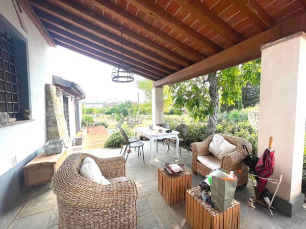 casa indipendente in vendita a Carmignano