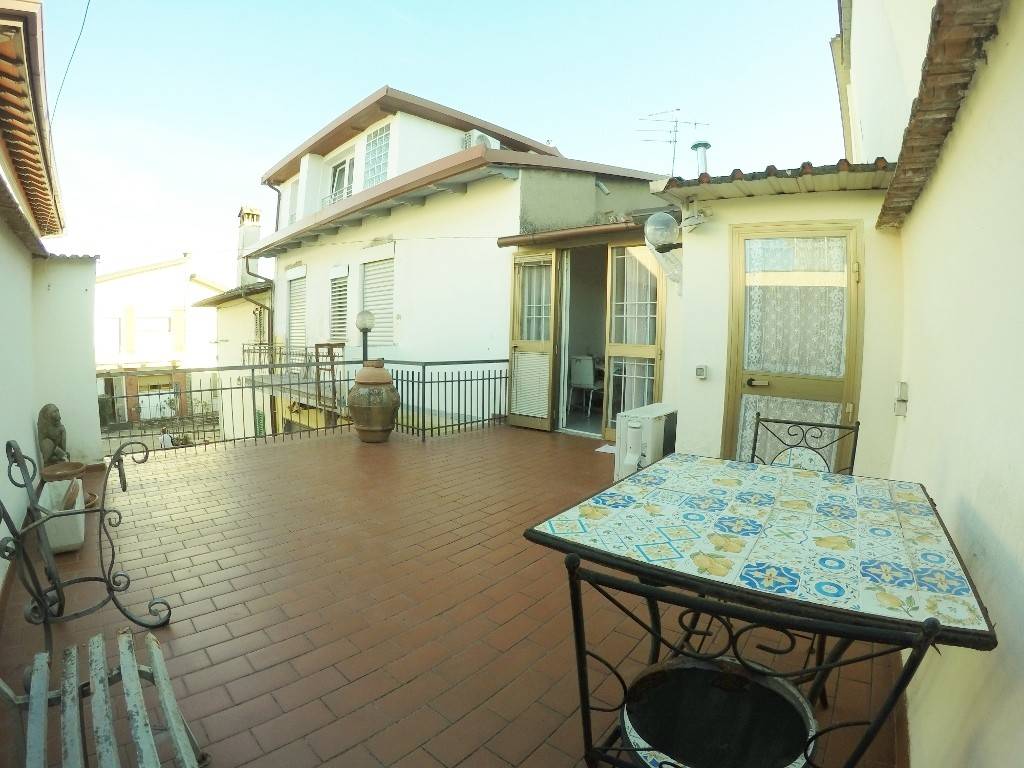 casa indipendente in vendita a Carmignano