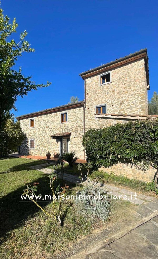casa indipendente in vendita a Carmignano