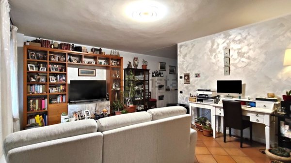 casa indipendente in vendita a Carmignano