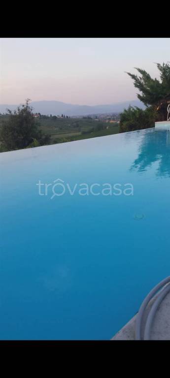 casa indipendente in vendita a Carmignano