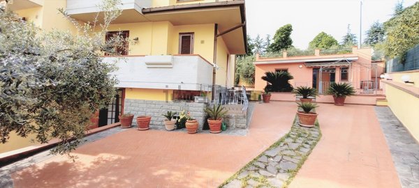 casa indipendente in vendita a Carmignano