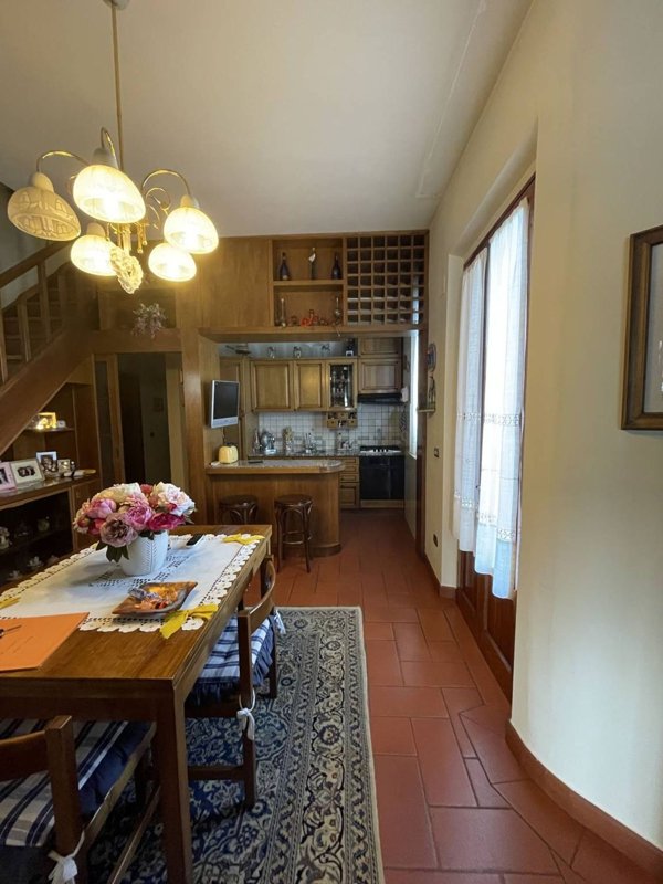 casa indipendente in vendita a Carmignano