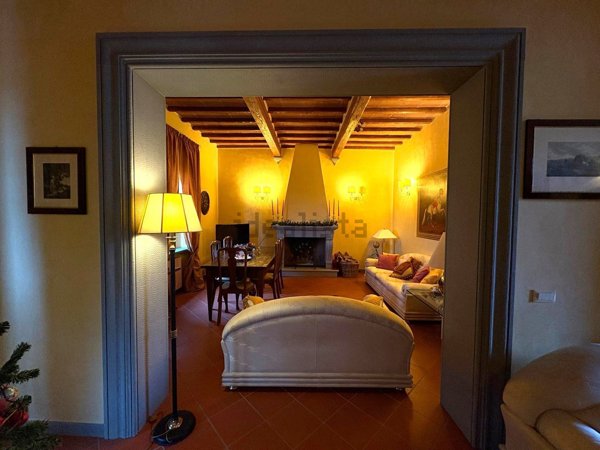 casa indipendente in vendita a Carmignano