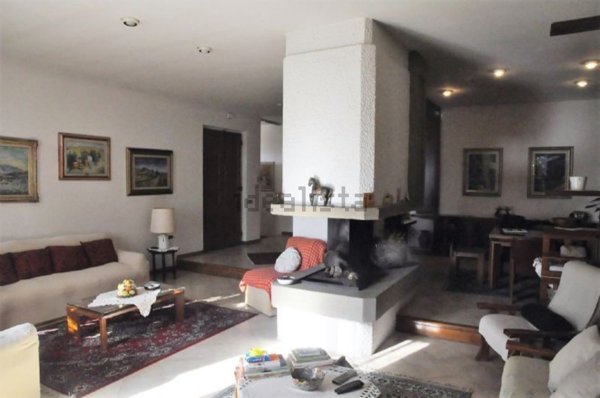 casa indipendente in vendita a Carmignano