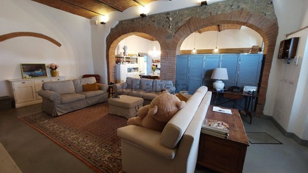 casa indipendente in vendita a Carmignano