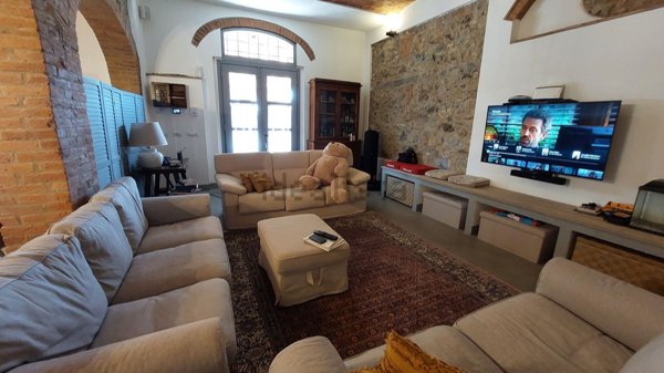 casa indipendente in vendita a Carmignano