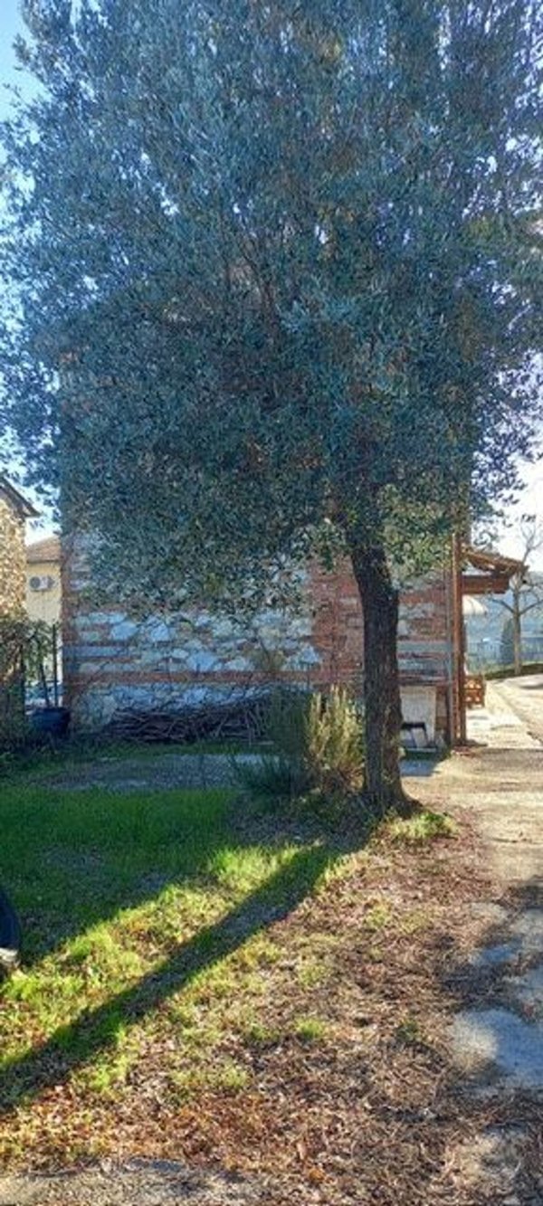 casa indipendente in vendita a Carmignano