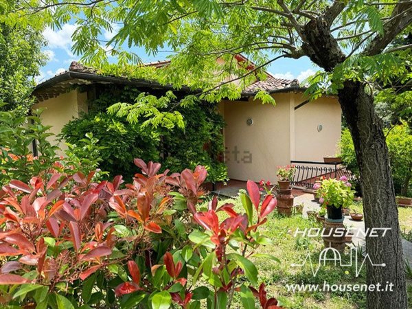 casa indipendente in vendita a Carmignano