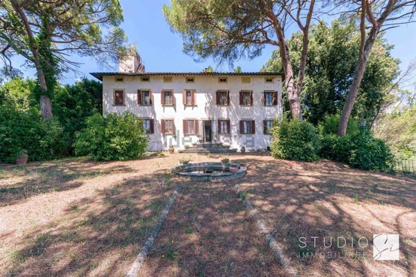 villa in vendita a Carmignano