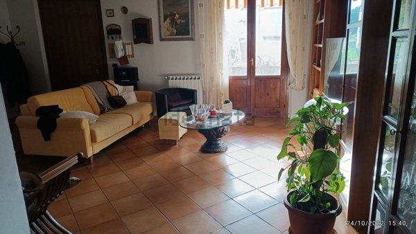 casa indipendente in vendita a Carmignano