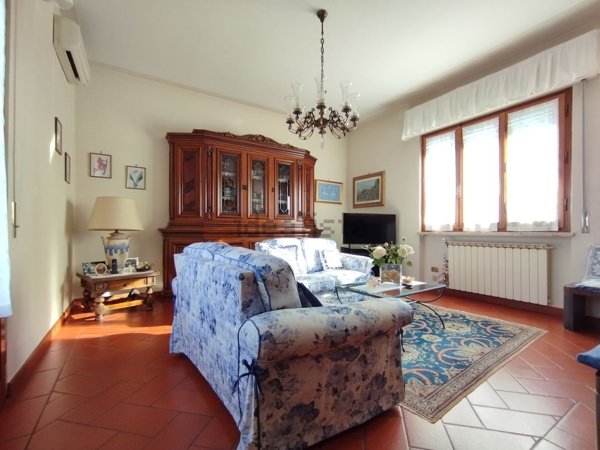 casa indipendente in vendita a Carmignano