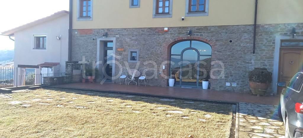 casa indipendente in vendita a Carmignano