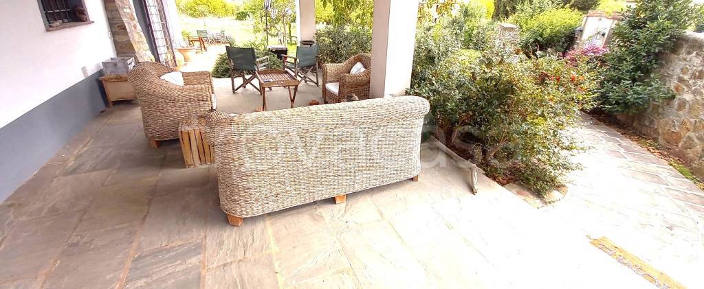 casa indipendente in vendita a Carmignano