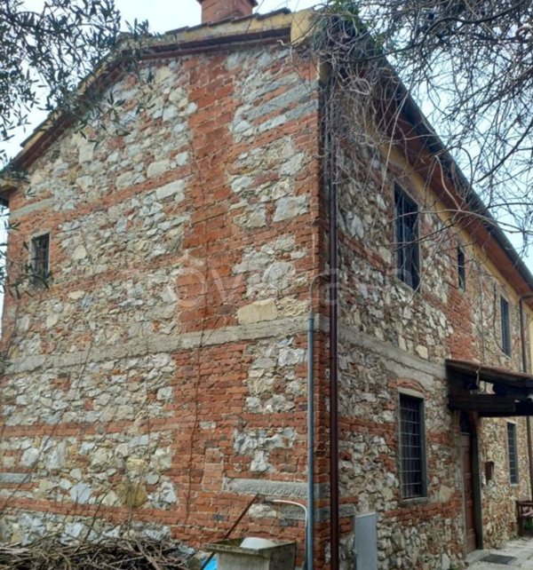 casa indipendente in vendita a Carmignano