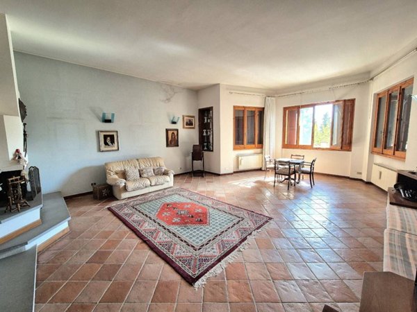 casa semindipendente in vendita a Carmignano