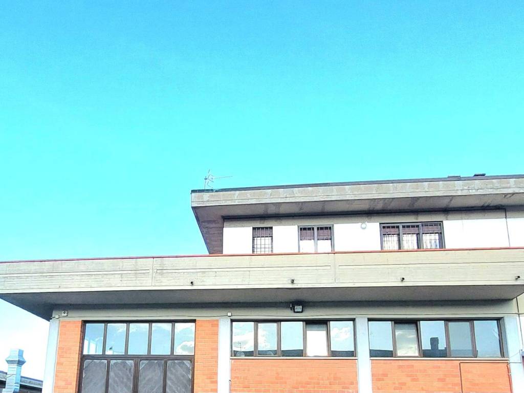 locale commerciale in vendita a Carmignano