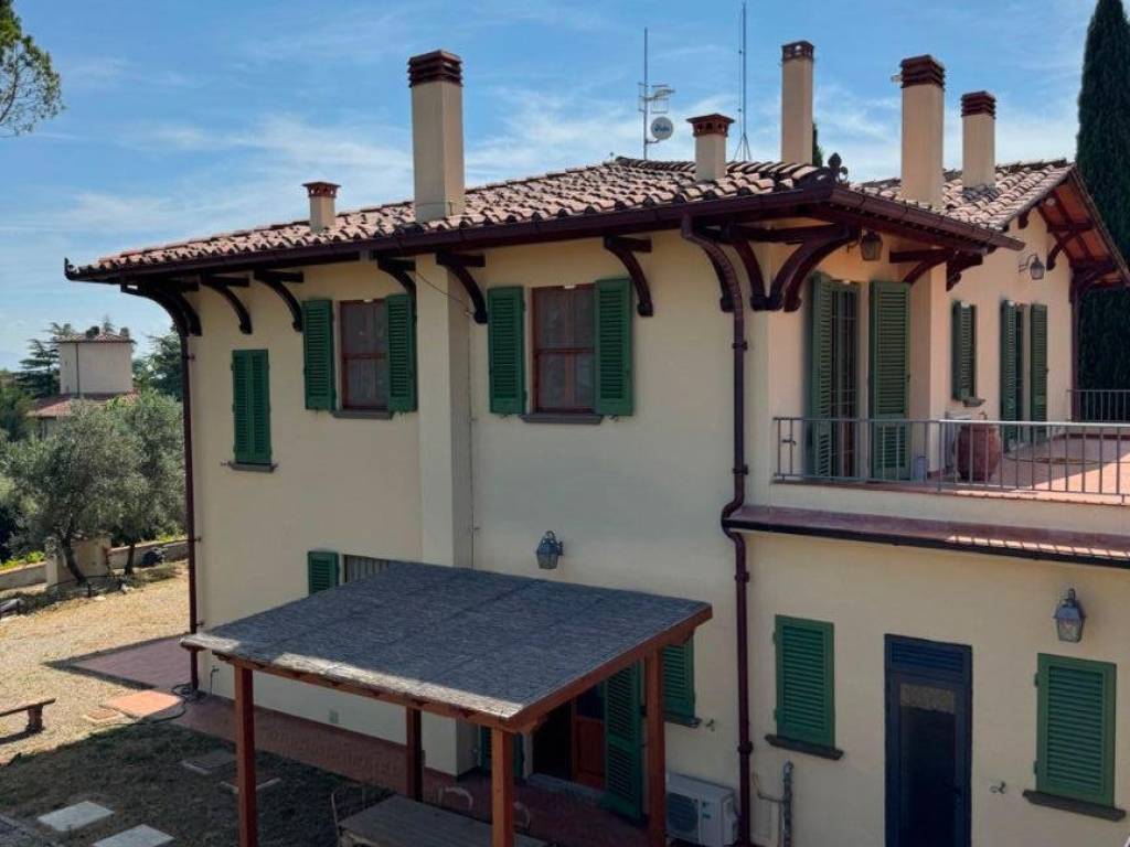 casa indipendente in vendita a Carmignano