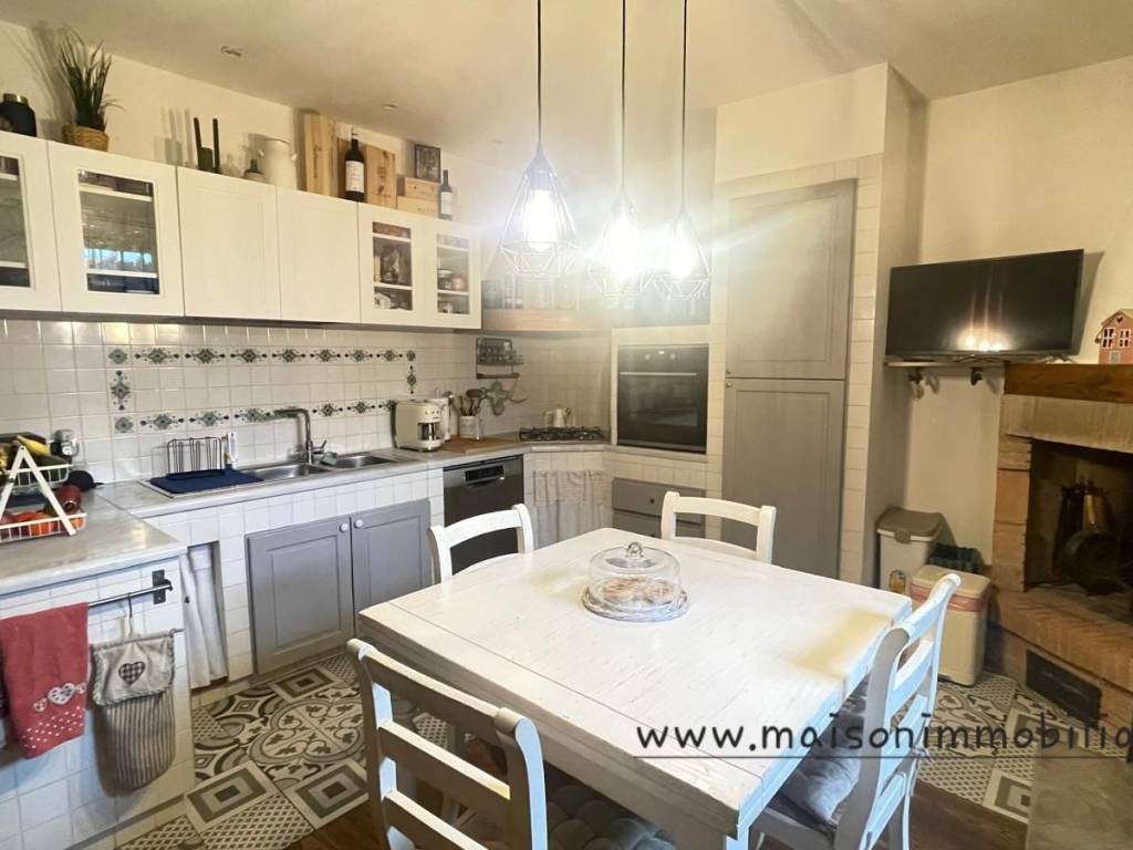 casa indipendente in vendita a Carmignano