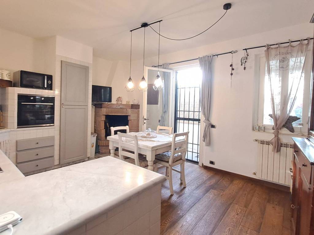 casa indipendente in vendita a Carmignano