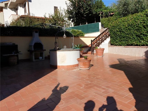 casa indipendente in vendita a Carmignano