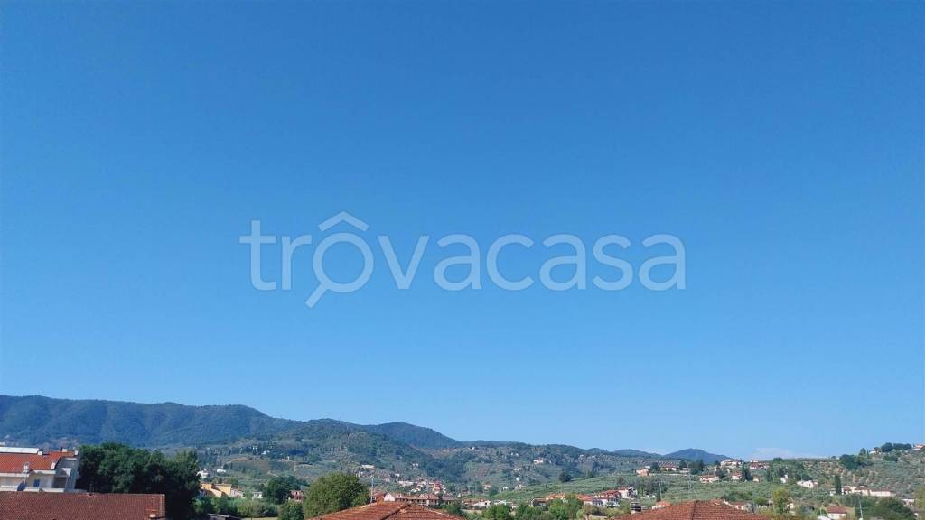 casa indipendente in vendita a Carmignano