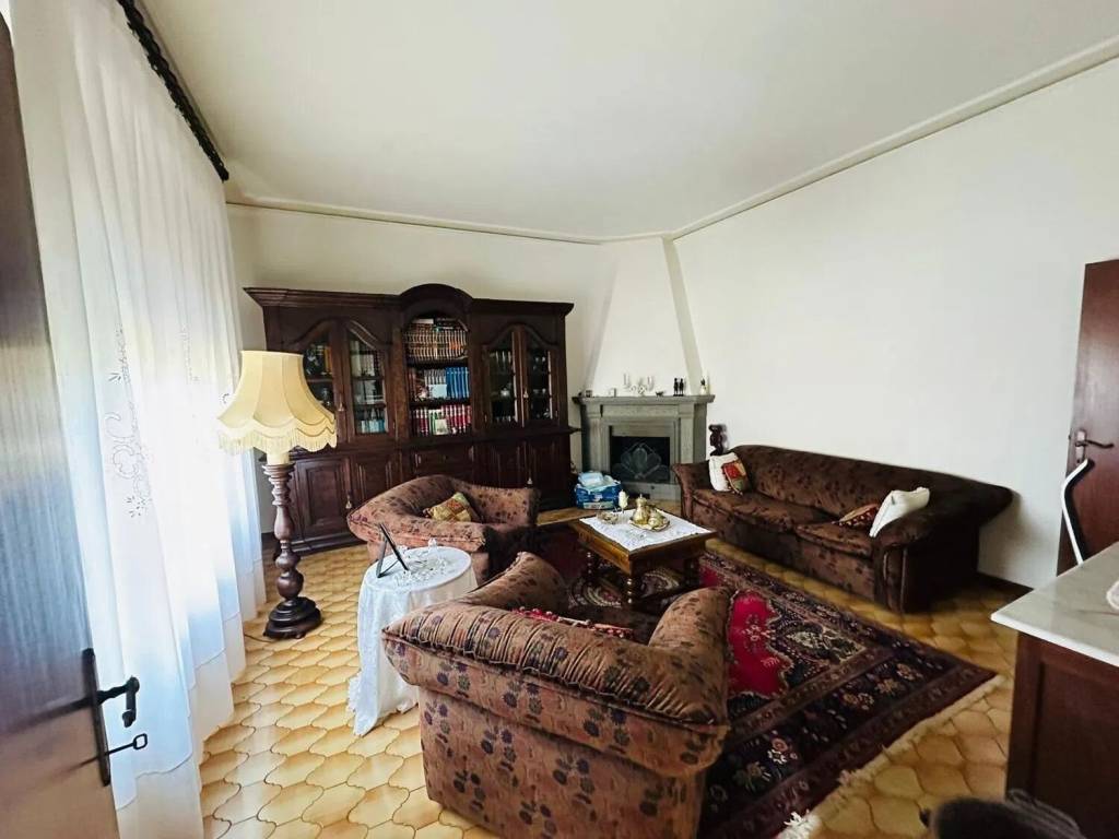 casa indipendente in vendita a Carmignano