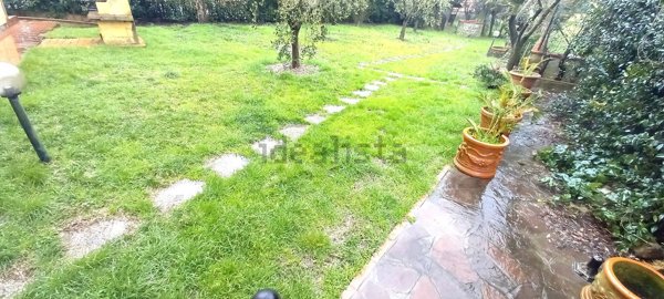 casa indipendente in vendita a Carmignano