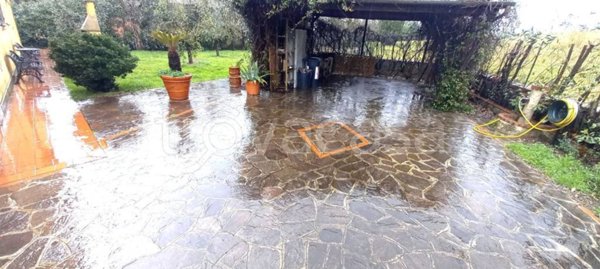 casa indipendente in vendita a Carmignano