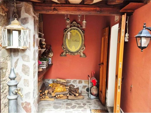 casa indipendente in vendita a Carmignano