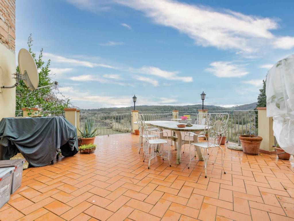 casa indipendente in vendita a Carmignano